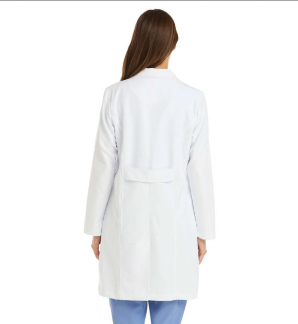 ⁦Maevn Momentum Women’s 36” Lab Coat⁩ - الصورة ⁦2⁩