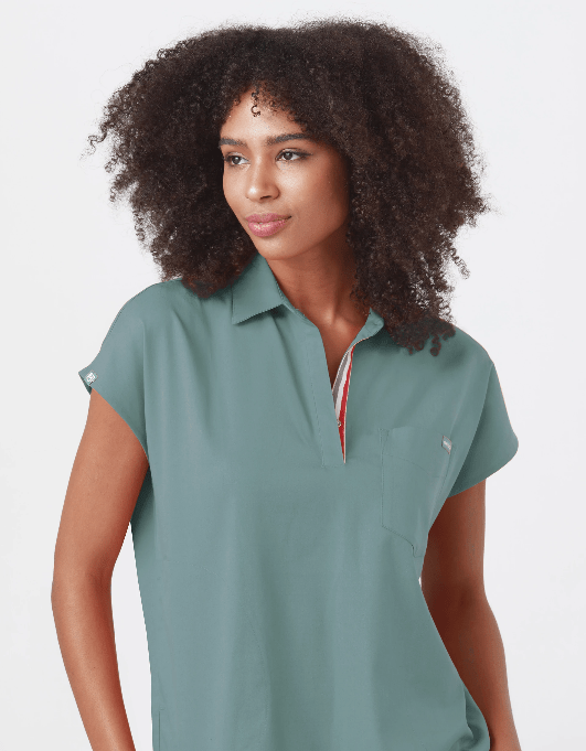 Mediclo Capri: Collared Scrub Top